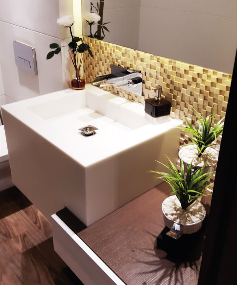 baño moderno con acabados qruitectonicos